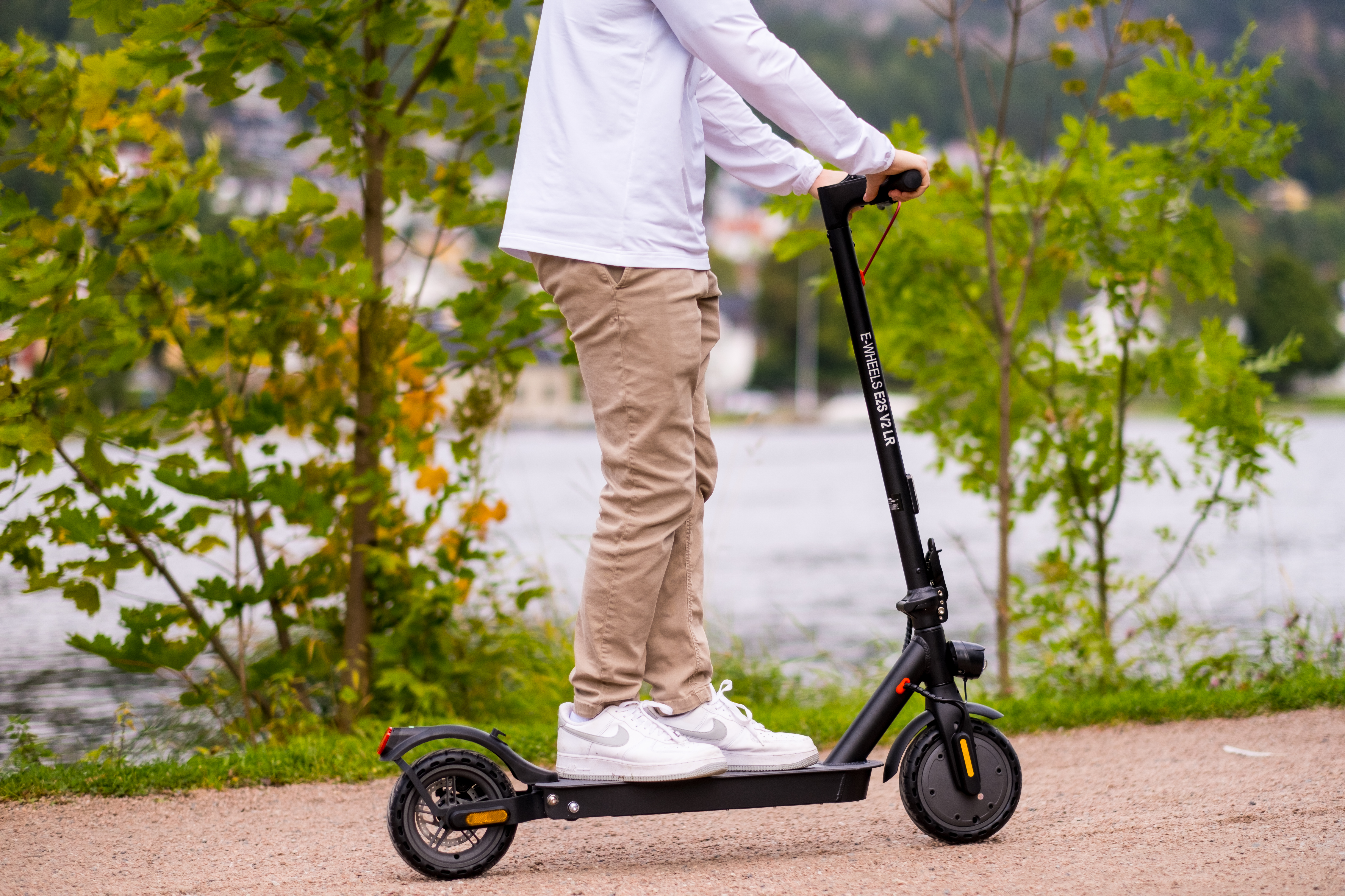 E-Wheels E2S V2 Long Range elsparkesykkel i svart.jpg